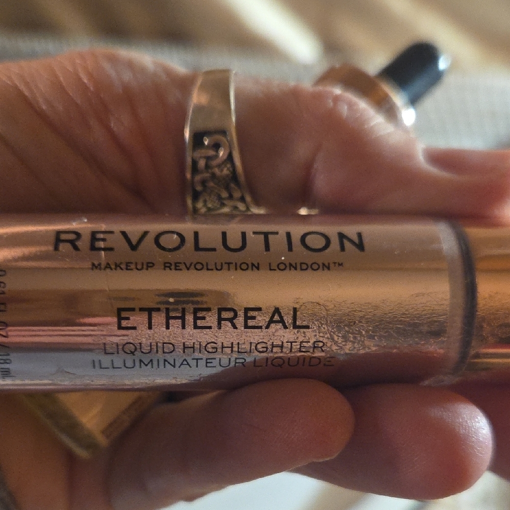 14 piece Makeup Revolution Foundation and Skincare Set - Picture 9 of 12